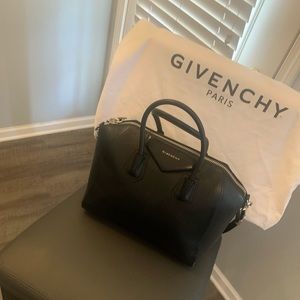 Givenchy Antigona Medium (Black)